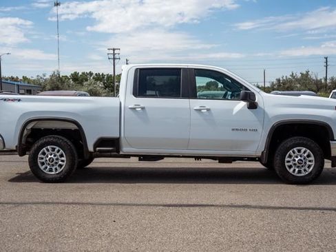 Used 2022 Chevrolet Silverado 2500 LT AWD/4WD image 4