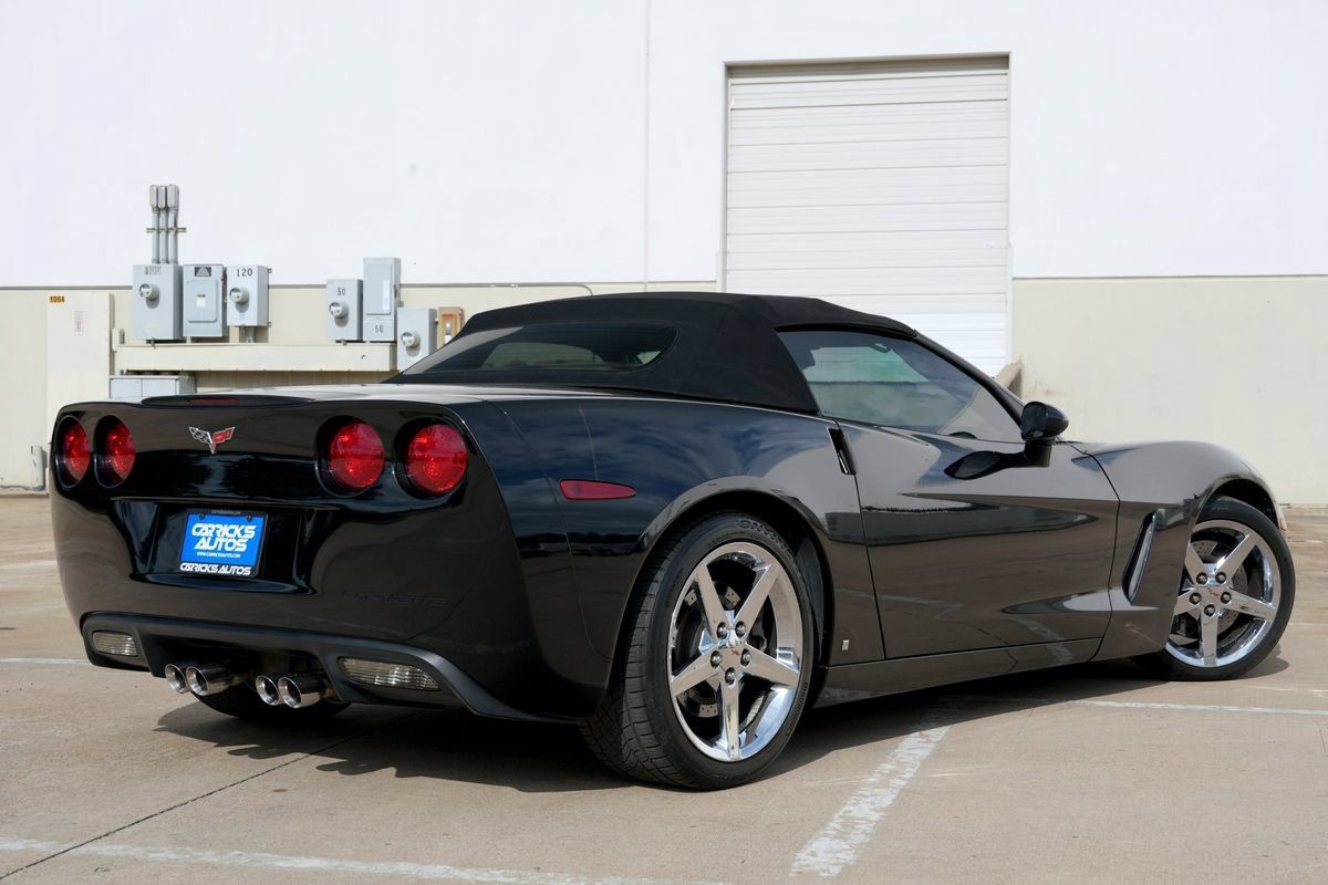 Used 2007 Chevrolet Corvette Convertible w/ Preferred Equipment Group RWD image 3