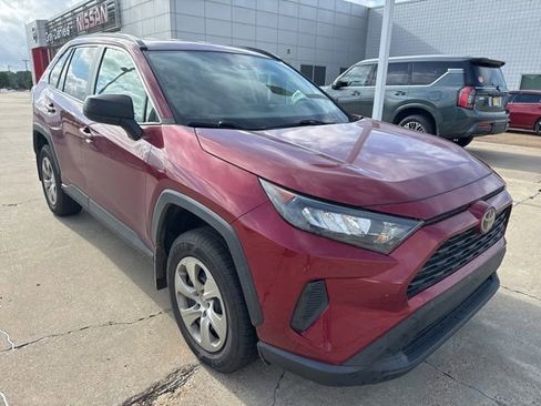 Used 2021 Toyota RAV4 LE FWD image 3
