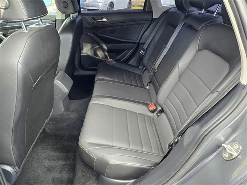 Used 2022 Volkswagen Jetta SE image 10