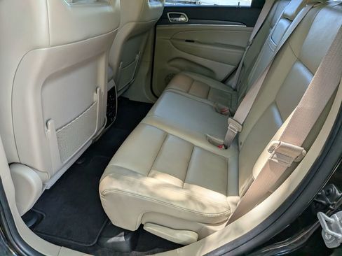 Used 2018 Jeep Grand Cherokee Limited image 26