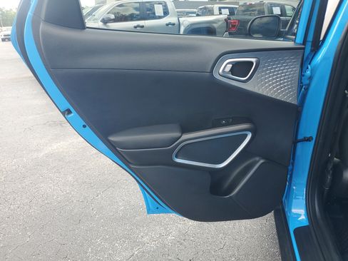 Used 2025 Kia Soul S FWD image 20