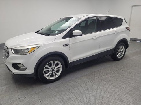 Used 2017 Ford Escape SE image 2