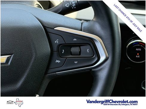 Used 2025 Chevrolet Trax LT w/ LT Convenience Package FWD image 14