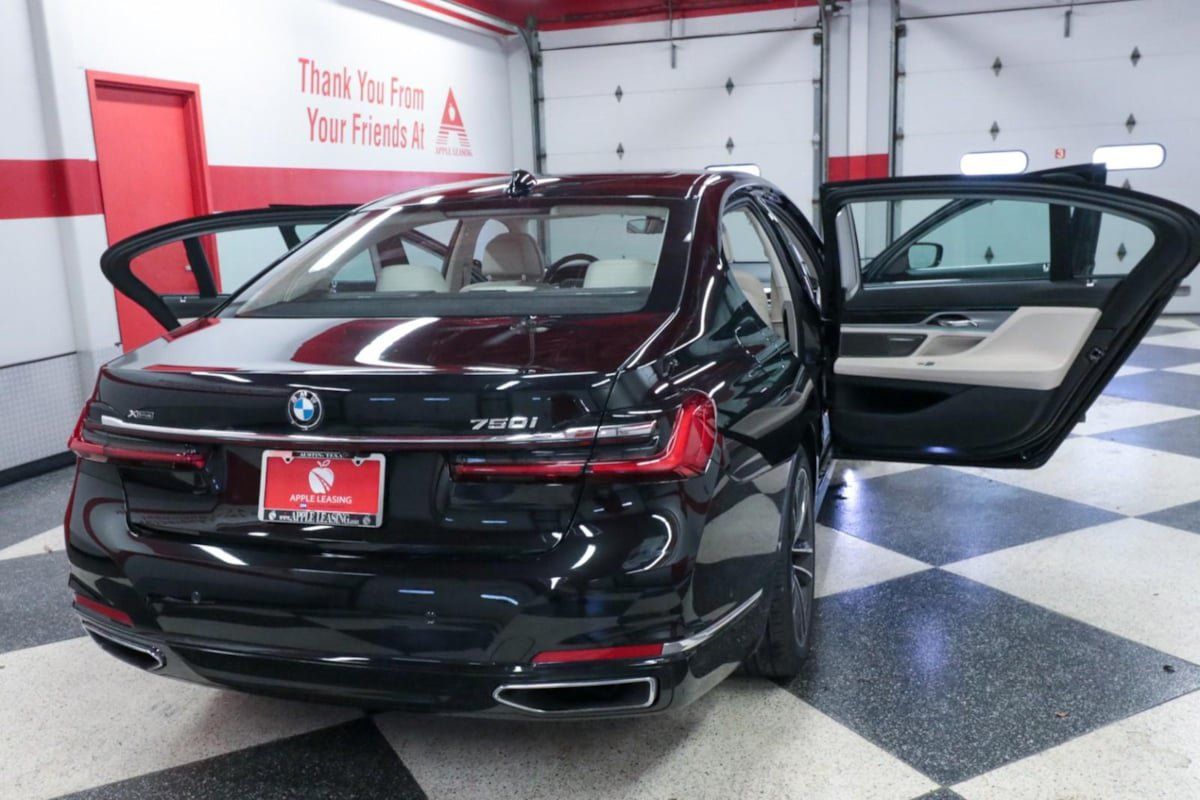 Used 2020 BMW 750i xDrive w/ Executive Package AWD/4WD image 32