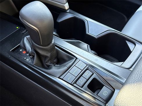 Used 2025 Toyota Camry SE image 24