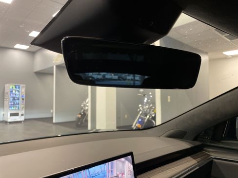 Used 2022 Tesla Model S image 30