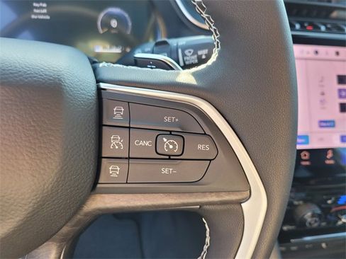 New 2025 Jeep Grand Cherokee Limited image 33