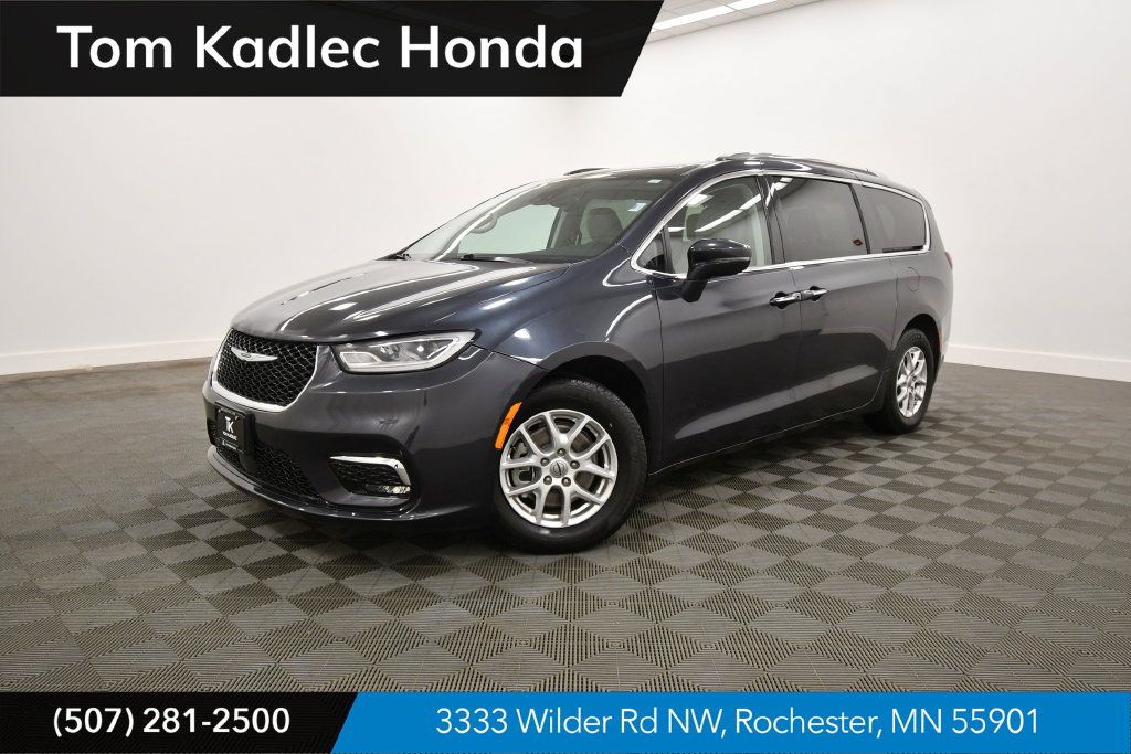Used 2021 Chrysler Pacifica Touring-L FWD image 1