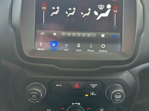 Used 2022 Jeep Renegade Latitude image 11