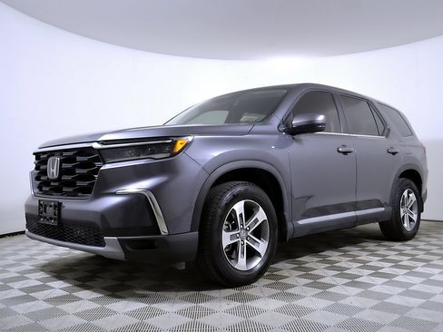 Used 2024 Honda Pilot EX-L image 2