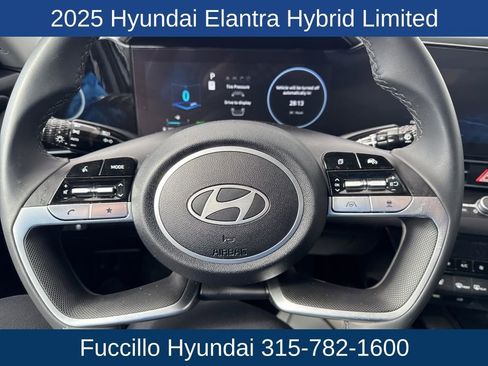 Used 2025 Hyundai Elantra Limited image 15