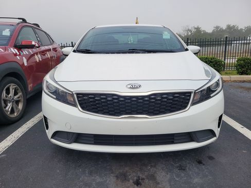 Used 2017 Kia Forte LX w/ LX Popular Package image 2