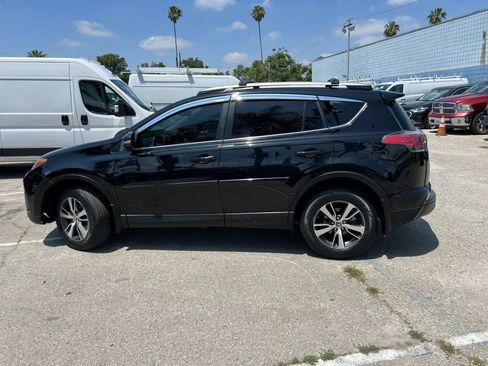 Used 2018 Toyota RAV4 XLE FWD image 8