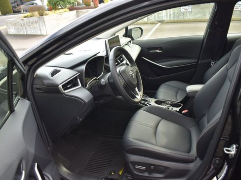 Certified 2025 Toyota Corolla XLE image 18