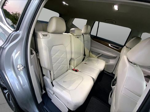 Used 2024 Volkswagen Atlas SE FWD image 17