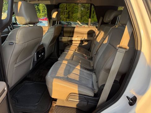 Used 2018 Ford Expedition XLT w/ Equipment Group 202A AWD/4WD image 23