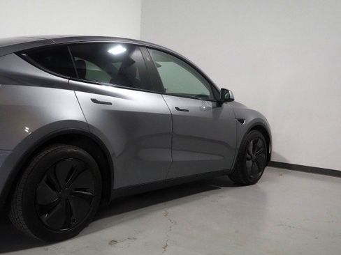 Used 2026 Tesla Model Y Long Range RWD image 55