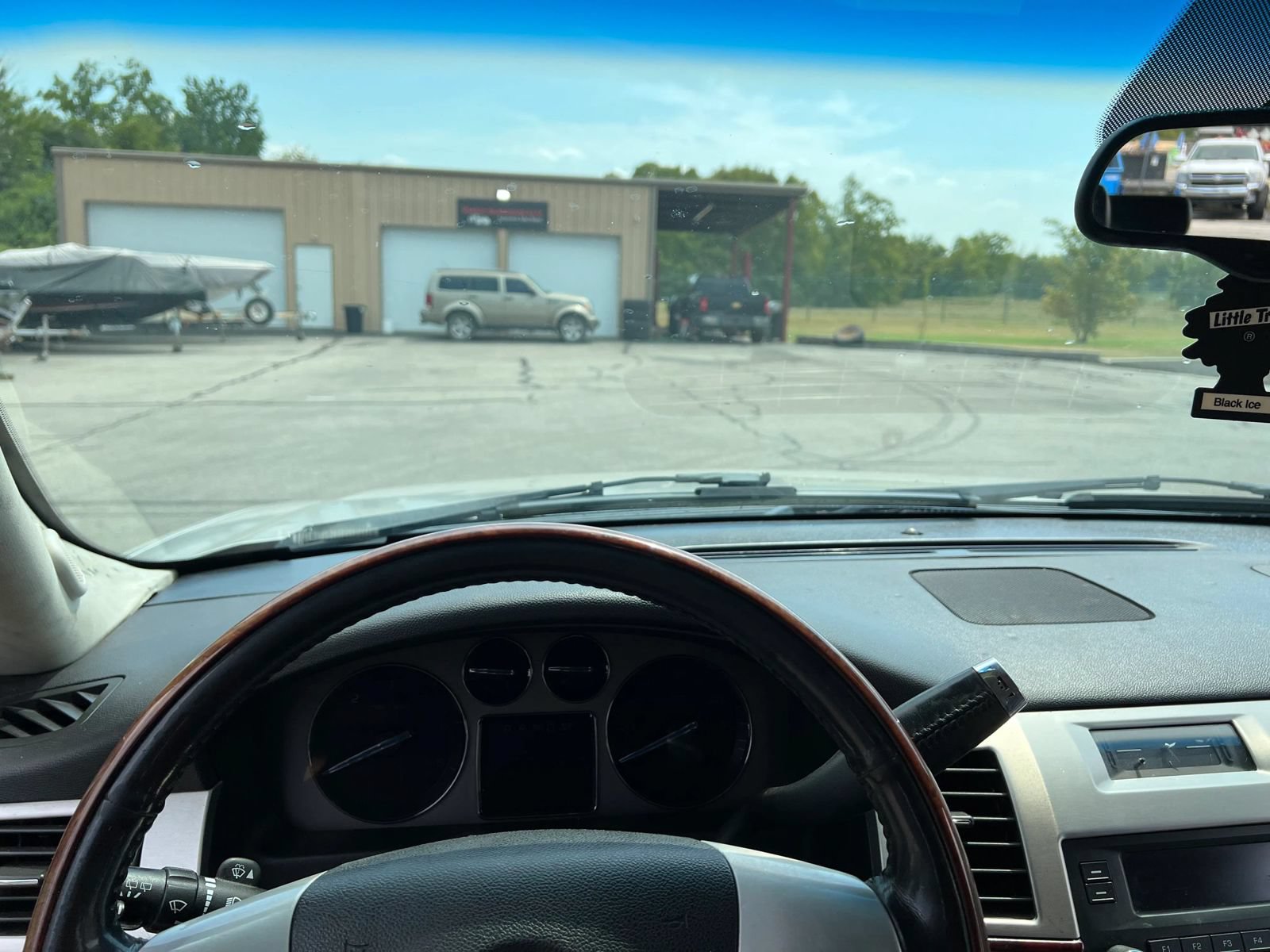 Used 2007 Cadillac Escalade AWD w/ Climate Package image 11