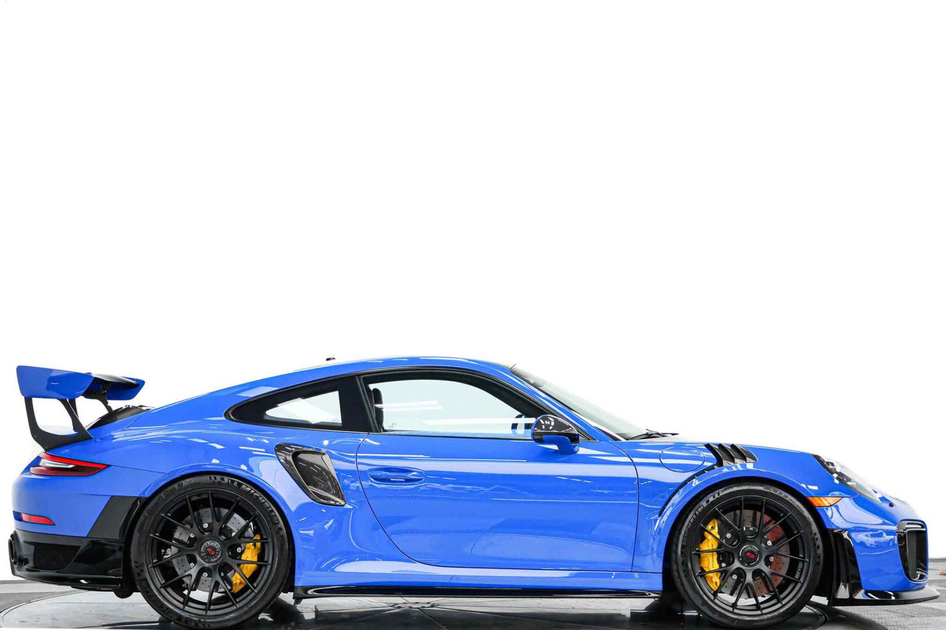 Used 2019 Porsche 911 GT2 RS RWD image 2
