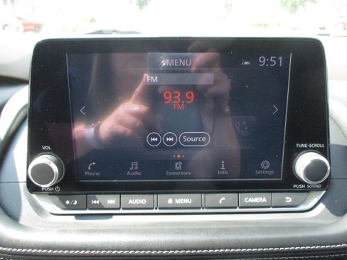 Used 2023 Nissan Rogue SV AWD/4WD image 19