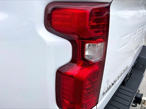 Used 2022 Chevrolet Silverado 2500 LT w/ Convenience Package image 29