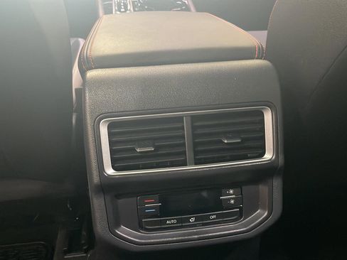 Used 2025 Volkswagen Atlas Peak Edition SE AWD/4WD image 16