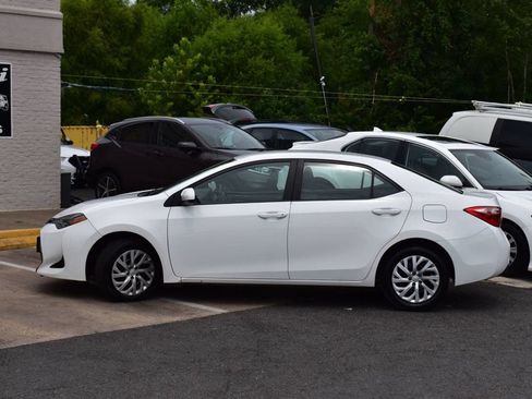 Used 2018 Toyota Corolla LE FWD image 3
