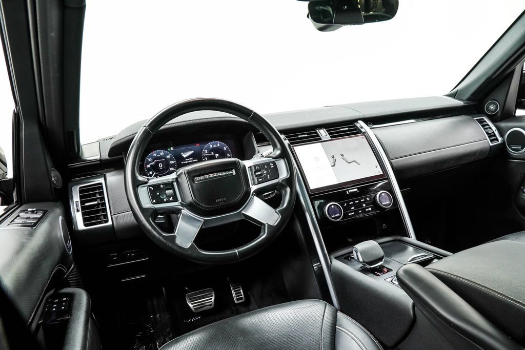 Used 2022 Land Rover Discovery HSE R-Dynamic AWD/4WD image 4