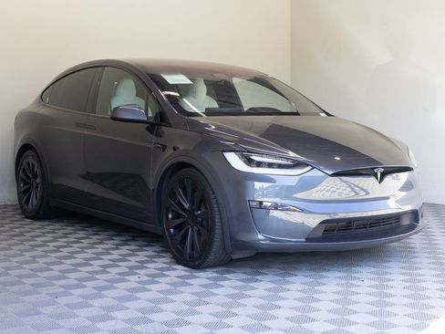 Used 2022 Tesla Model X Plaid image 6