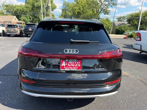 Used 2022 Audi e-tron Premium w/ Towing Package AWD/4WD image 7