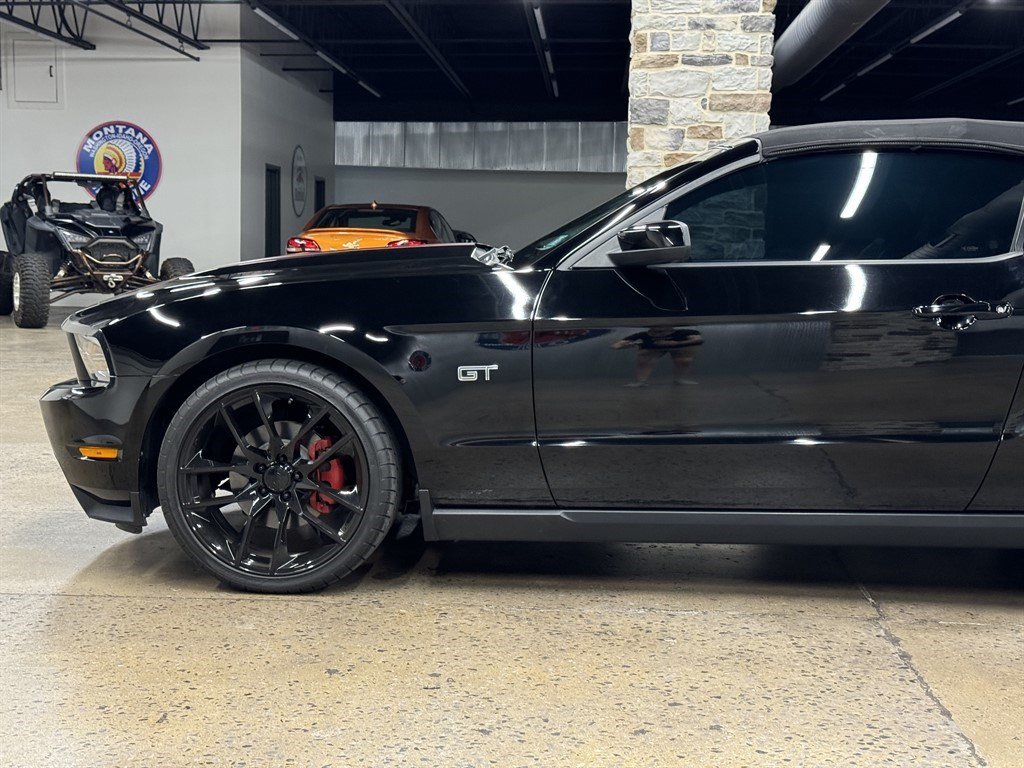 Used 2010 Ford Mustang GT RWD image 5