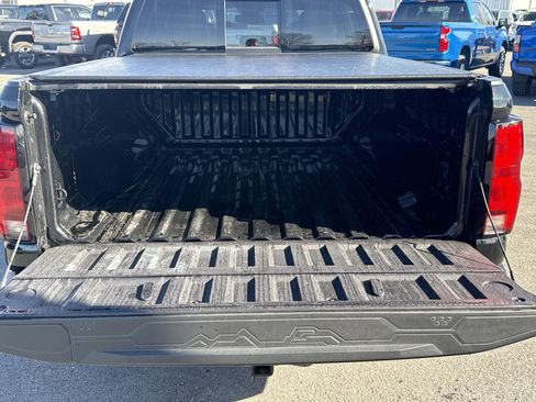 Used 2024 Chevrolet Colorado Z71 w/ Z71 Convenience Package 2 image 5