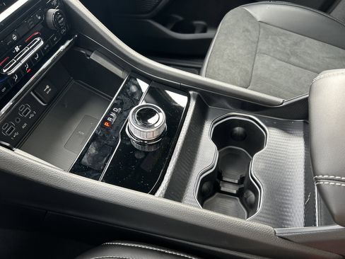 New 2025 Jeep Grand Cherokee Altitude image 24