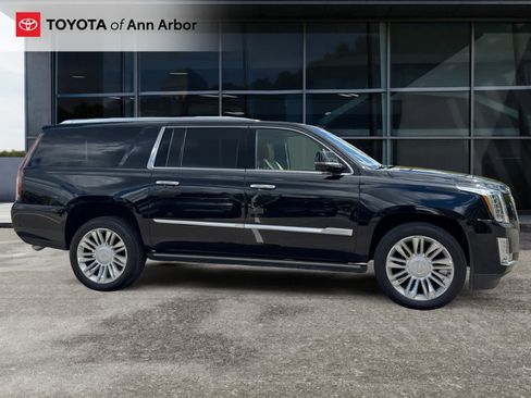 Used 2019 Cadillac Escalade ESV Platinum AWD/4WD image 12