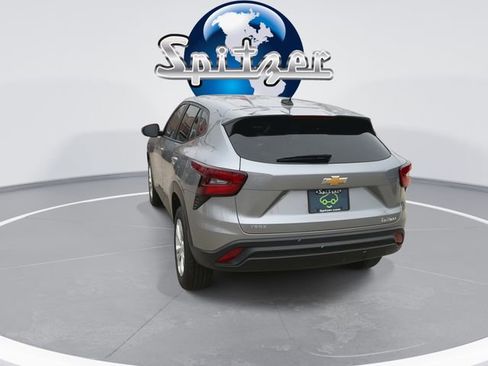 Used 2025 Chevrolet Trax LS w/ Driver Confidence Package image 8