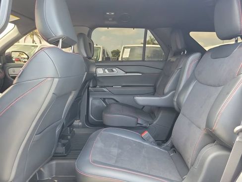 Used 2025 Ford Explorer ST RWD image 13