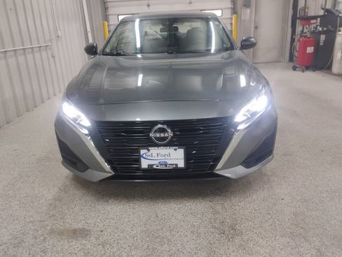 Used 2024 Nissan Altima 2.5 SV image 6