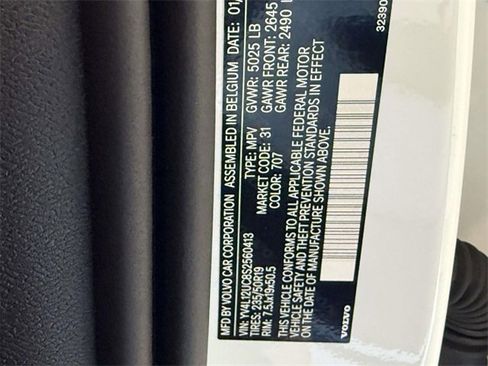 Used 2025 Volvo XC40 B5 Plus w/ Protection Package Premier image 31