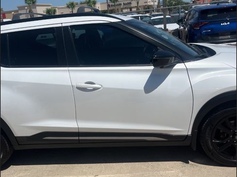 Used 2021 Nissan Kicks SR w/ SR Premium Package FWD image 12