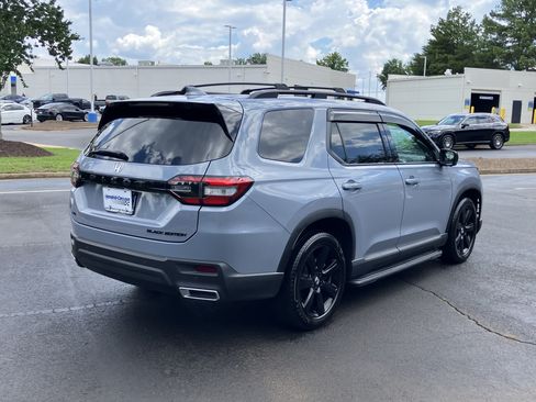 Certified 2025 Honda Pilot Black Edition image 10