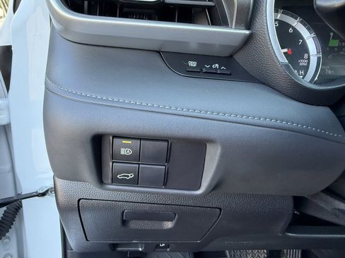 Used 2022 Toyota Highlander XLE image 29