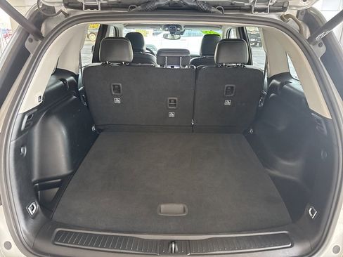 Used 2023 Jeep Grand Cherokee Limited image 23