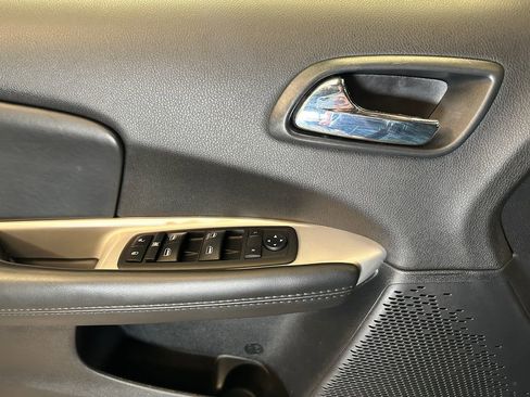 Used 2020 Dodge Journey SE FWD image 19