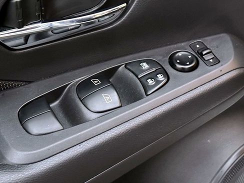 Certified 2022 Nissan Kicks SV image 18