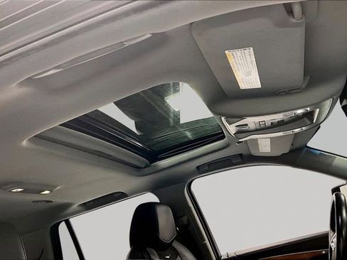 Used 2016 Cadillac Escalade Luxury image 4