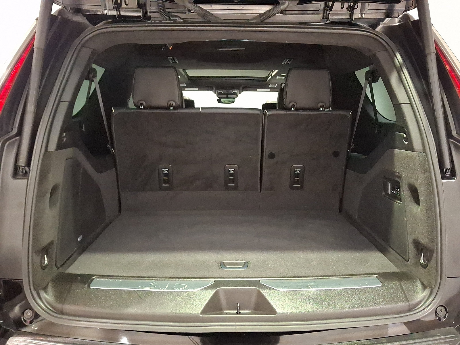 Certified 2023 Cadillac Escalade ESV V AWD/4WD image 21
