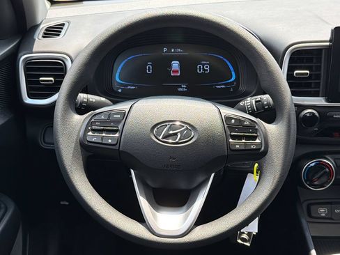 Used 2025 Hyundai Venue SE FWD image 23