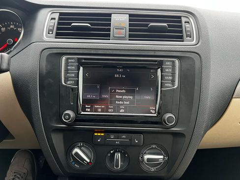 Used 2017 Volkswagen Jetta SE image 20