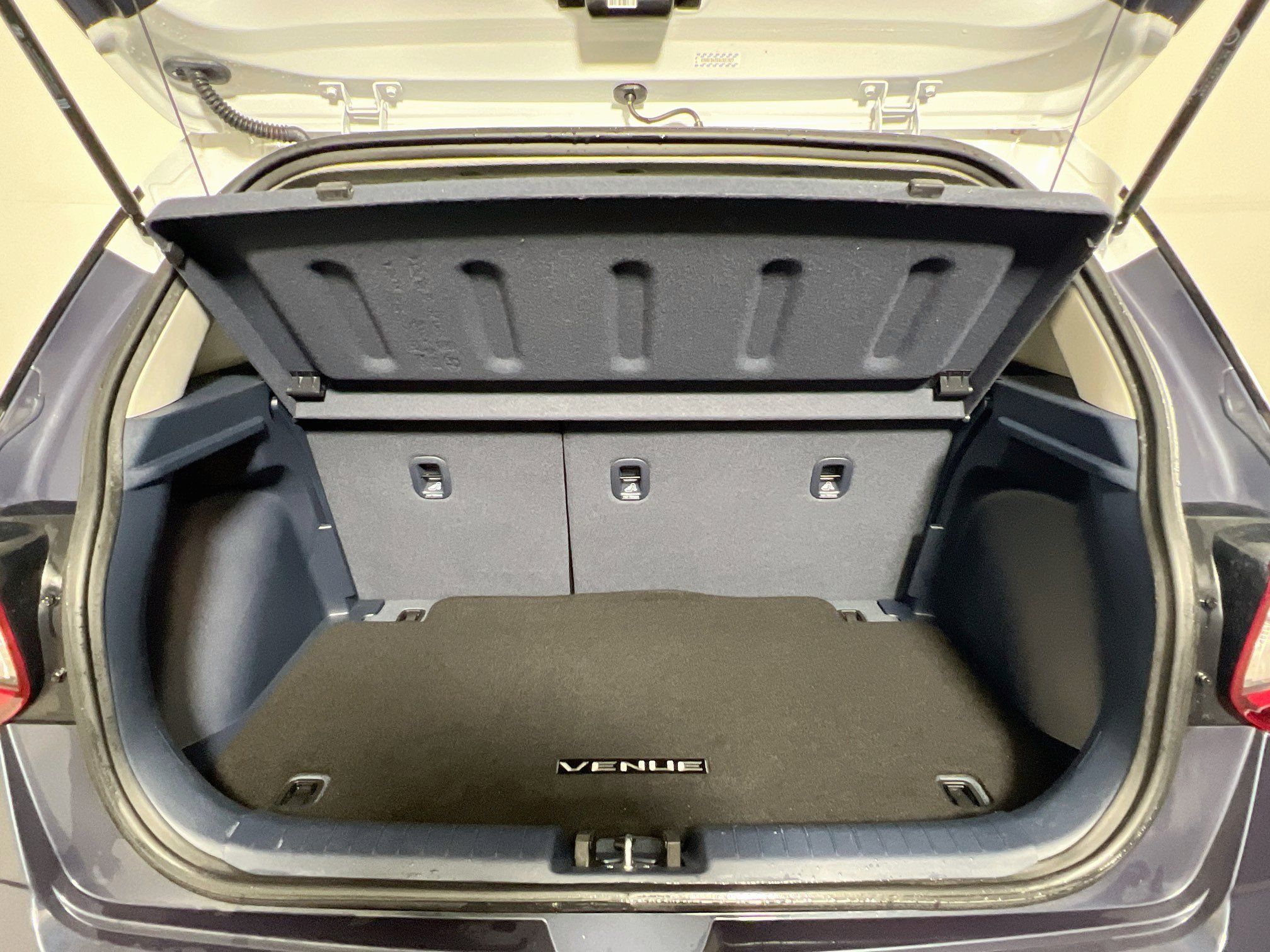 Used 2024 Hyundai Venue Limited FWD image 32